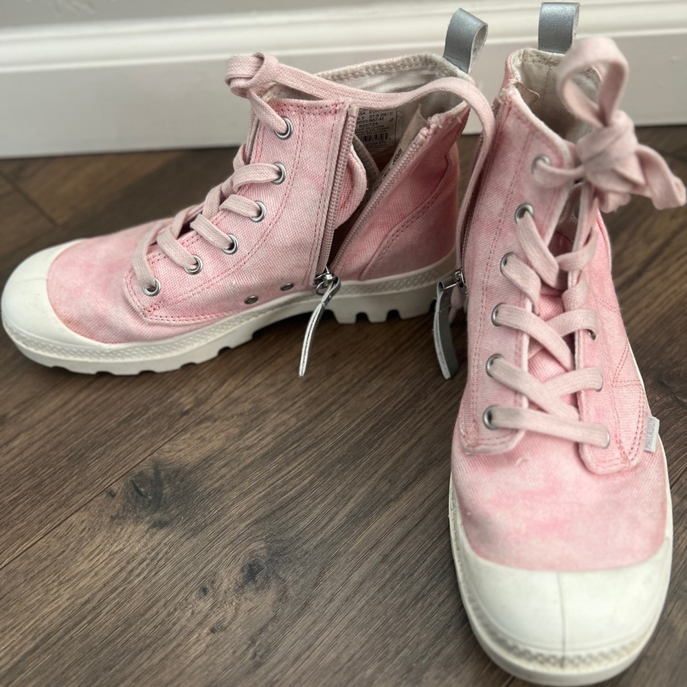 Adorablel bubblegum pink Palladium shoes